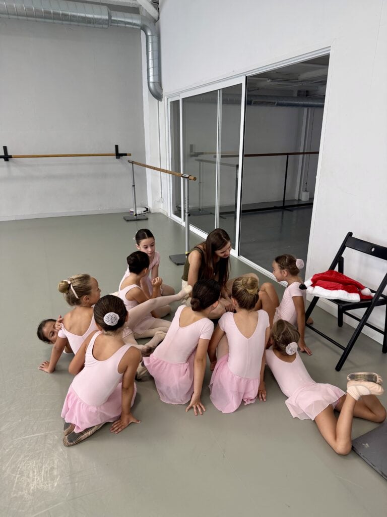 The Dinamica Ballet team with the little dancers from the dance school