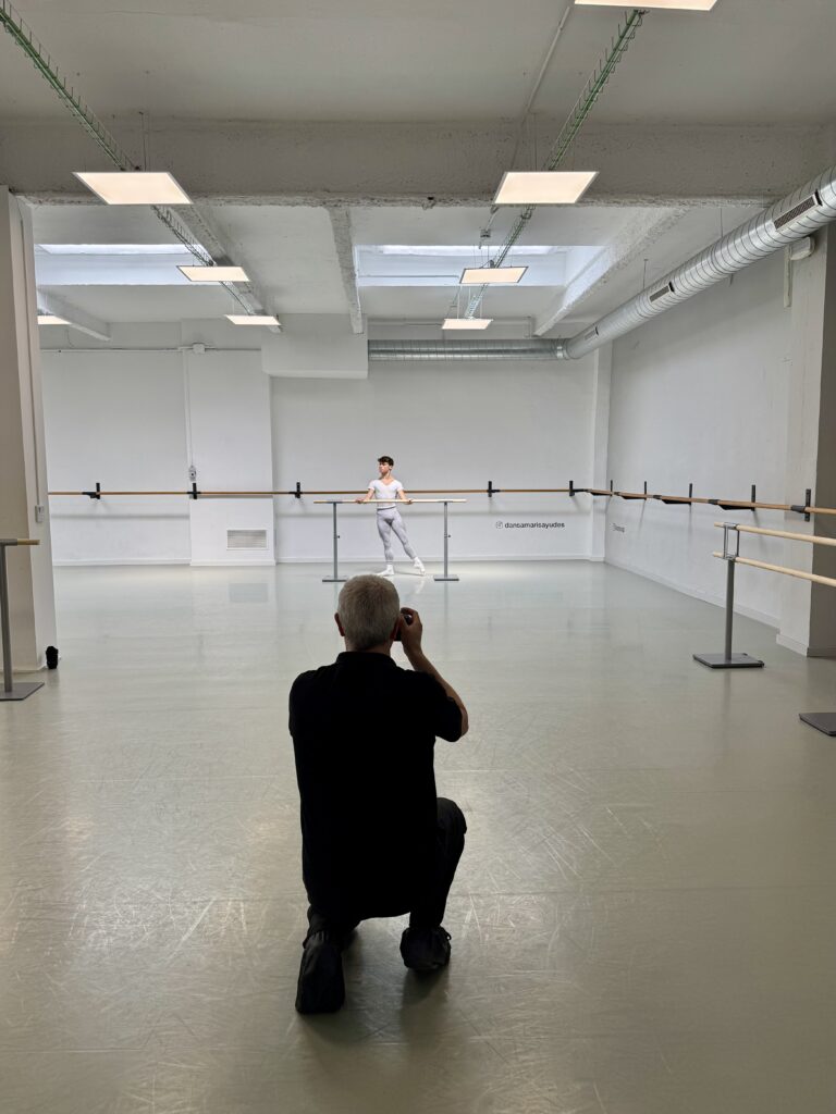 Pep Casadevall with Dinamica Ballet photographing the ISA ballet barre